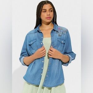 Torrid Denim Western Embroidery Button Down Shirt Size 00 Medium/Large